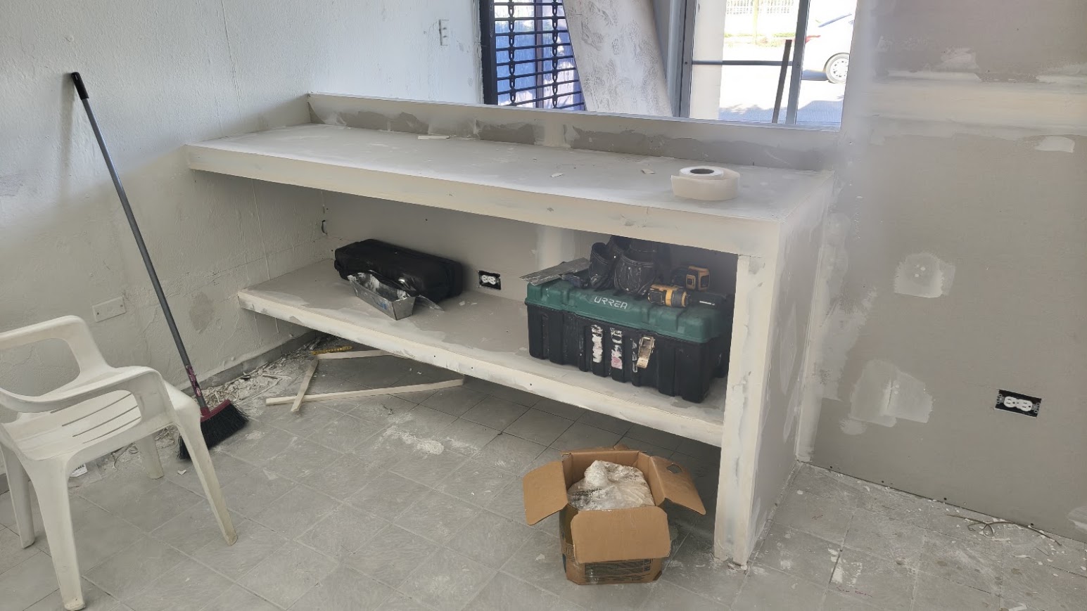 Barra de atención en tablaroca terminada, solo faltan acabados, La Paz BCS