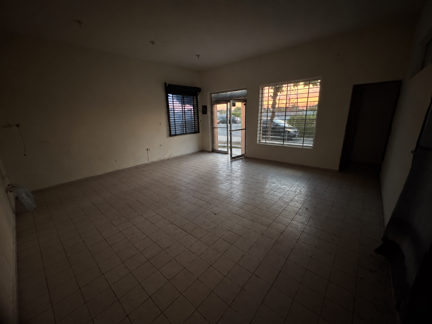 Local comercial vacío antes de remodelación en La Paz, BCS